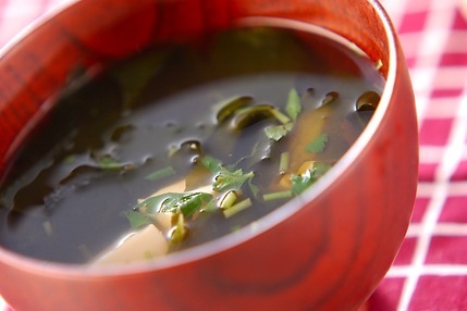 豆腐とワカメのお吸い物
