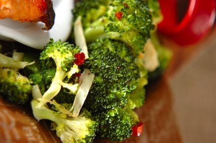 ブロッコリーのペペロンチーノ炒め