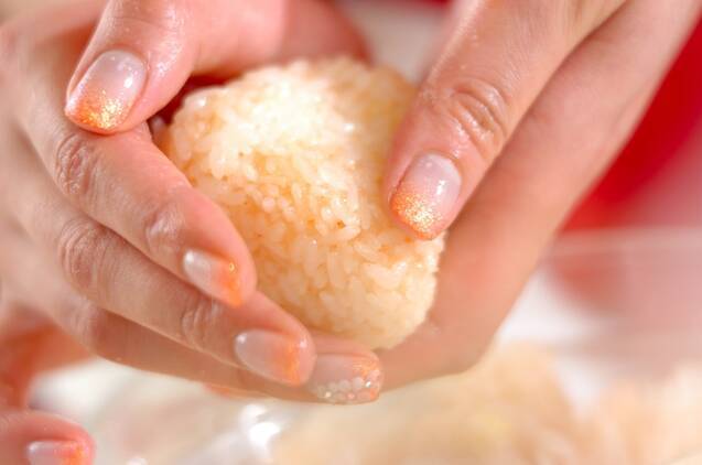 プロセスチーズで♪ 明太チーズおにぎりの作り方の手順3