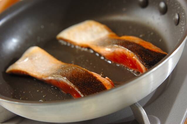 鮭のシンプル蒸し焼きの作り方の手順4