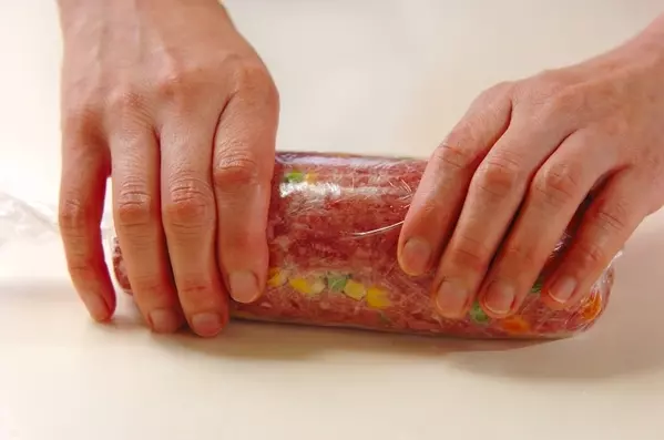 肉汁たっぷりミートローフ おもてなしにも◎の作り方1