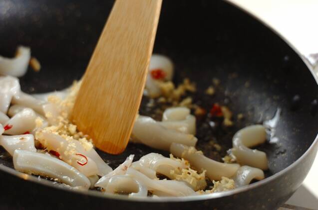 イカとキュウリの塩炒めの作り方の手順4