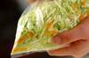簡単サラダ！カッテージチーズの美味しい食べ方 by保田 美幸さんの作り方の手順2