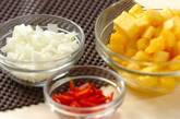 玉ネギとパイナップルのスイートピクルスの下準備1