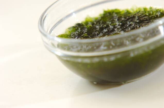 アオサと玉ネギのみそ汁の作り方の手順1