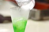 喫茶店のメロンクリームソーダの作り方2