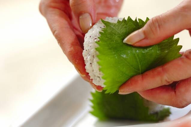 ゆかりと大葉のおにぎりの作り方の手順3