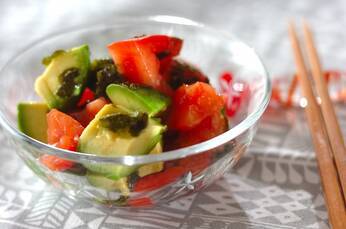 アボカドとトマトののり和え