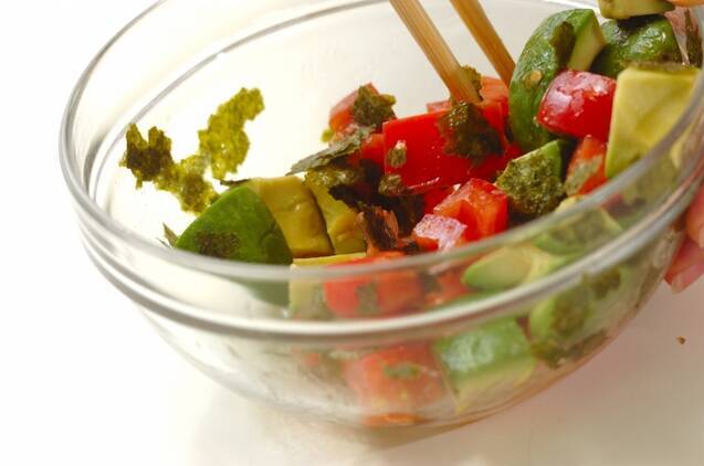 アボカドとトマトののり和えの作り方の手順2