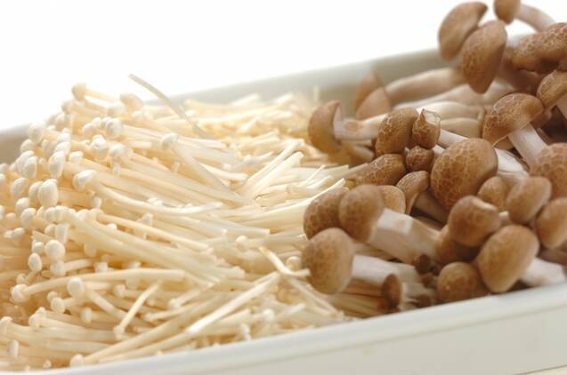 納豆とキノコの炒め物の作り方の手順1