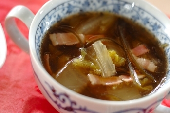 白菜とベーコンの昆布だしスープ