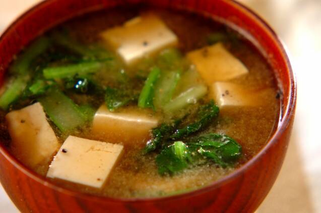 【汁物】豆腐とごまの味噌汁