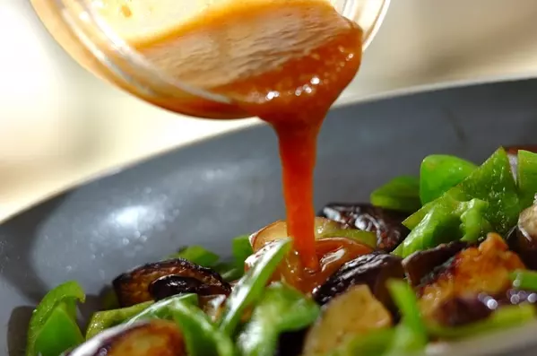 甘辛こってり!なすとピーマンの味噌炒めの作り方3