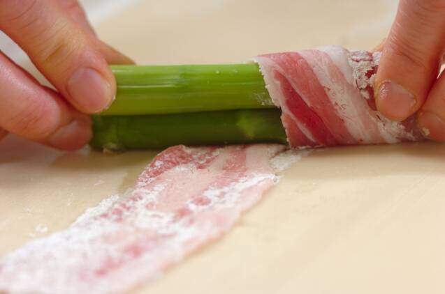 アスパラの豚バラ巻きの作り方の手順2