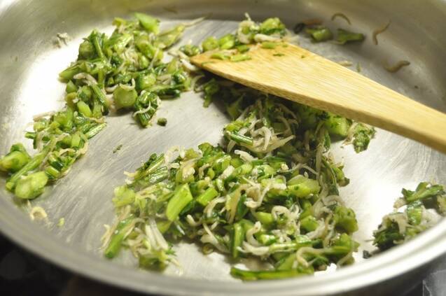 春菊の茎とシラスの佃煮の作り方の手順3
