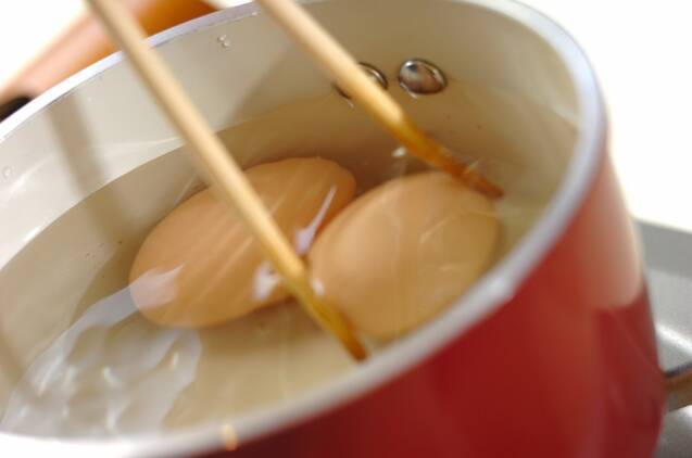 水から！半熟ゆで卵の作り方 しょうゆ麹漬けでおつまみに by湊 愛さんの作り方の手順1