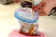 下味冷凍で塩サバの甘酢あんかけの下準備2