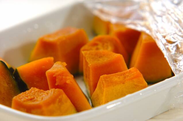 カボチャと黒豆の香ばしきな粉サラダの作り方の手順1