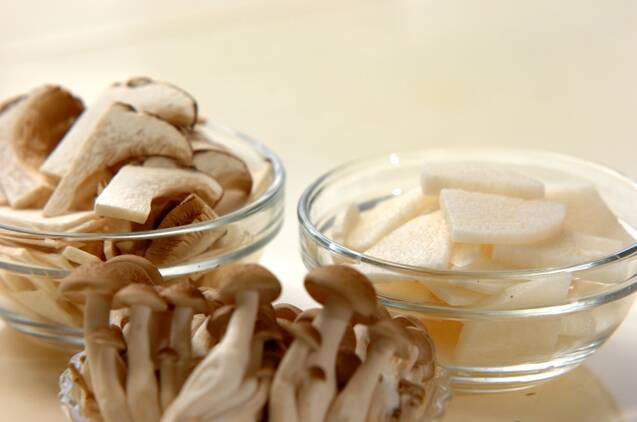 長芋とキノコのニンニクしょうゆ炒めの作り方の手順1