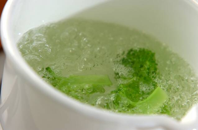 ブロッコリーとトマトのオイル炒めの作り方の手順1