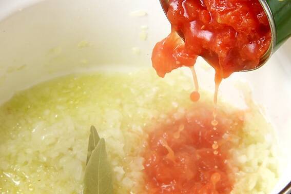 ペンネアラビアータの作り方の手順1