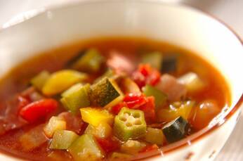 野菜たっぷりトマトスープ