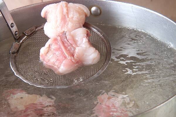 しょう油仕立てのあったかアンコウ鍋の作り方の手順1