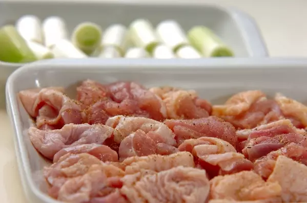 グリルでジューシー！本格焼き鳥の下準備1