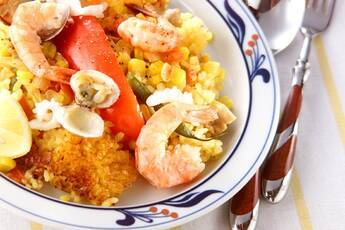 野菜と魚介の旨味たっぷり！満足パエリア