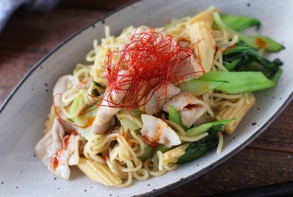 豚バラとチンゲン菜のピリ辛エスニック焼きそば