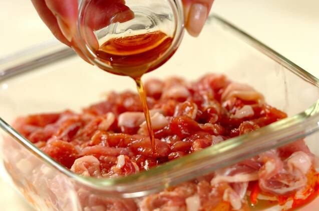 長芋と豚肉のピリ辛レンジ蒸しの作り方の手順3