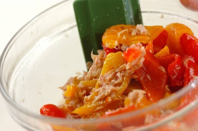 彩り鮮やか！焼きパプリカのツナマリネの作り方の手順2