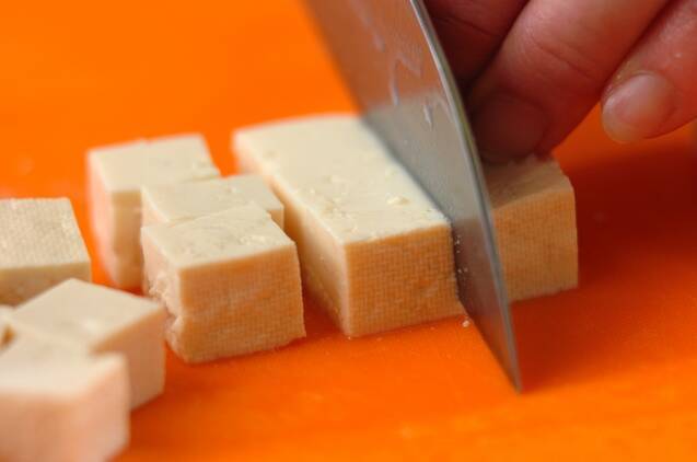 豆腐とナメコの中華スープの作り方の手順1