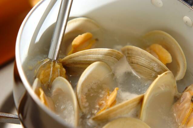 ホンビノス貝の白みそ椀の作り方の手順3