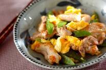 鶏とキヌサヤの卵炒め