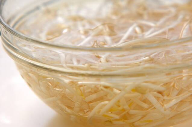 豆腐とモヤシのチャンプルの作り方の手順2