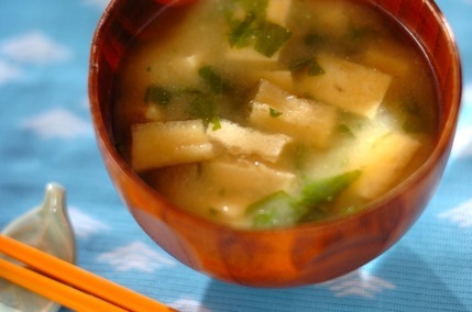 セロリ葉と揚げのみそ汁