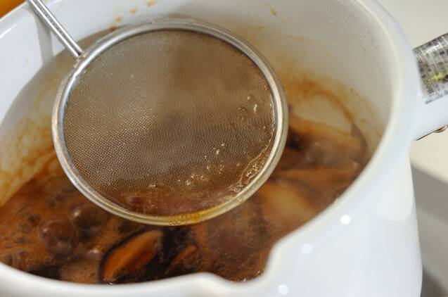 簡単万能常備菜！ナメコとシイタケの甘辛煮 by 杉本 亜希子さんの作り方の手順3