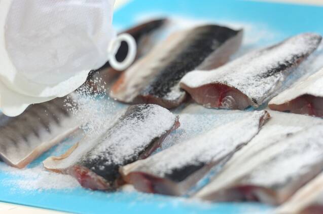 作り置きできる！野菜たっぷりアジの南蛮漬けの作り方の手順1