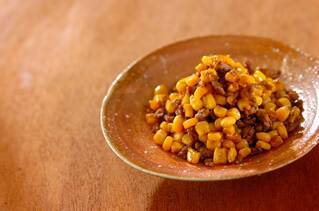 コーンとひき肉のバターじょうゆ炒め