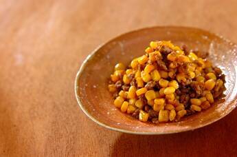 コーンとひき肉のバターじょうゆ炒め