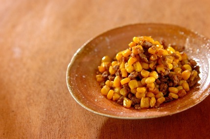 コーンとひき肉のバターじょうゆ炒め