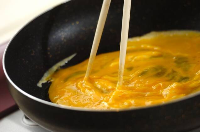 タラコと卵のチャーハンの作り方の手順2