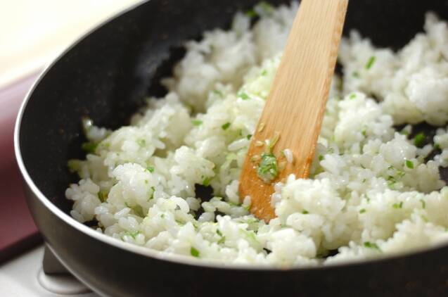 タラコと卵のチャーハンの作り方の手順3