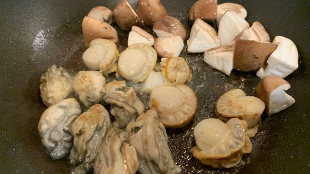 簡単プロの味 牡蠣とホタテのブルギニヨンバター by佐藤 尊紀さんの作り方の手順6