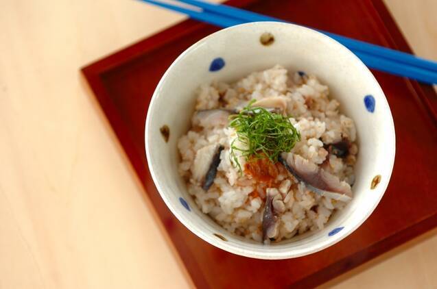 シメサバと梅の混ぜご飯