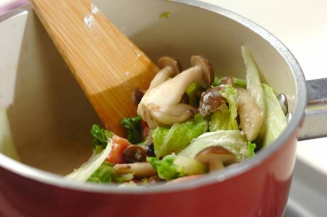 ほっこりクリーミー！白菜とベーコンのクリーム煮の作り方の手順3