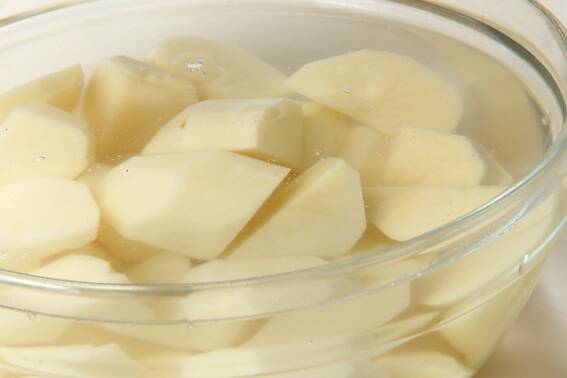 ジャガイモの揚げ煮の作り方の手順1