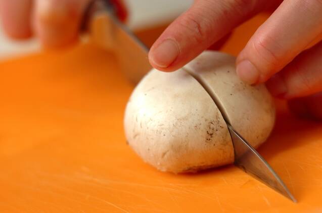 料理がおしゃれに！マッシュルームのシーザーサラダの作り方の手順1