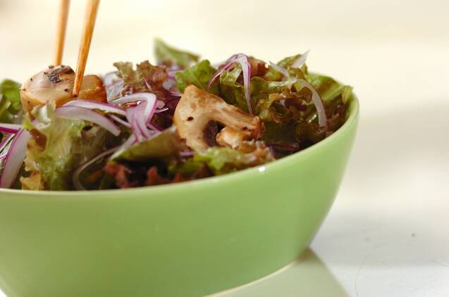 料理がおしゃれに！マッシュルームのシーザーサラダの作り方の手順4